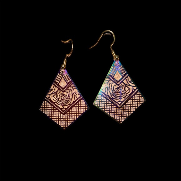 Filigree Rose Design Wire Hook Earring in Gold Tone - Picture 3 of 5